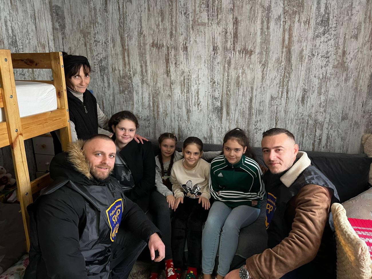 You are currently viewing Daruri pentru o familie nevoiașă, din partea angajaților penitenciarului Mărgineni