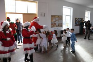 Read more about the article Moș Crăciun a adus astăzi bucuria Sărbătorilor, la Răcari