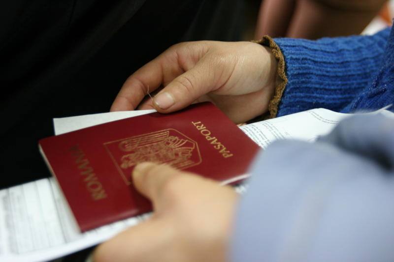 You are currently viewing Cetăţenii români pot accesa servicii consulare online