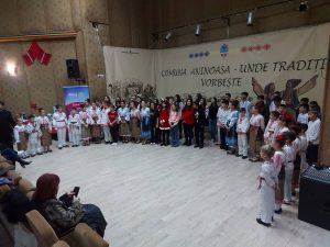 Read more about the article Rotary Club Târgovişte, ajutorul lui Moş Crăciun la serbarea „Poveste de Crăciun” organizată de Clubul Şcoala Pentru Viață Aninoasa