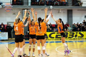 Read more about the article CSM Târgoviște, victorie uriașă cu Rapid București în Divizia A1 la volei feminin! Dâmbovițencele, învingătoare după ce o revenire de senzație
