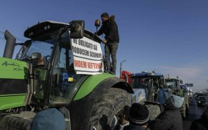 Read more about the article Primăria Capitalei a aprobat mitingul transportatorilor și fermierilor, pentru 10000 de persoane și 100 de utilaje
