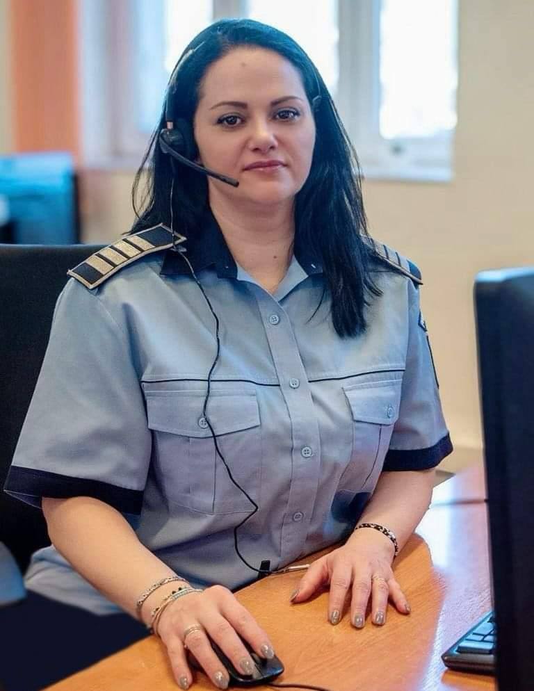 You are currently viewing Ramona, polițista din București care a reușit să salveze o fată care amenința că se sinucide