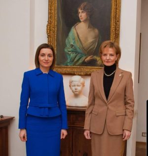 Read more about the article Președintele Republicii Moldova, Maia Sandu, s-a întâlnit cu Custodele Coroanei Române, la Săvârșin