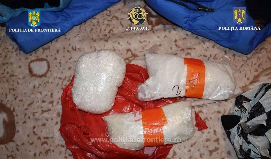 You are currently viewing Două kilograme de droguri de mare risc, descoperite la un bărbat din Maramureș