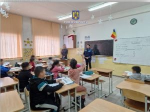 Read more about the article DÂMBOVIȚA: Activități informativ-preventive desfășurate de polițiștii de la Biroul de Siguranță Școlară