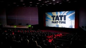 Read more about the article Dâmbovițenii au umplut sala Cinema Independența, la premiera filmului „Tati part-time”