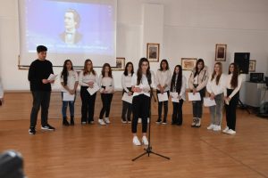 Read more about the article Omagiu cultural adus lui Mihai Eminescu, la Liceul Teoretic „Ion Ghica” din Răcari