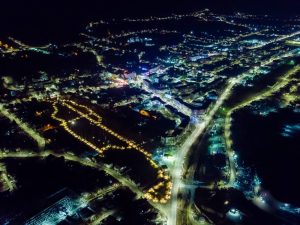 Read more about the article Orașul Pucioasa, văzut de sus, arată ca o sărbătoare