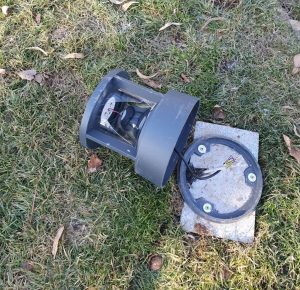 Read more about the article Nici nu s-au terminat bine lucrările în Parcul Pucioasa că unii locuitori au început să-l distrugă