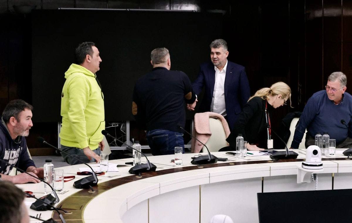 You are currently viewing Ciolacu și reprezentanții fermierilor și transportatorilor au semnat un acord pentru încetarea protestelor