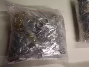 Read more about the article O femeie care venea din Turcia a fost prinsă la aeroport cu 19 kg de bijuterii în bagajul de mână