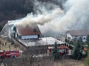 Read more about the article Incendiu violent la o pensiune din Suceava