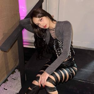 Read more about the article Vedeta de K-pop Lisa se va alătura distribuţiei celui de-al treilea sezon al seriei ”The White Lotus”