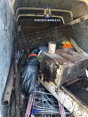 Read more about the article MORENI: Șofer depistat conducând o autoutilitară  cu 200 kg de deșeuri!