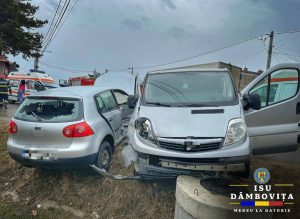 Read more about the article Accident rutier la Răzvad, soldat cu cinci persoane rănite!