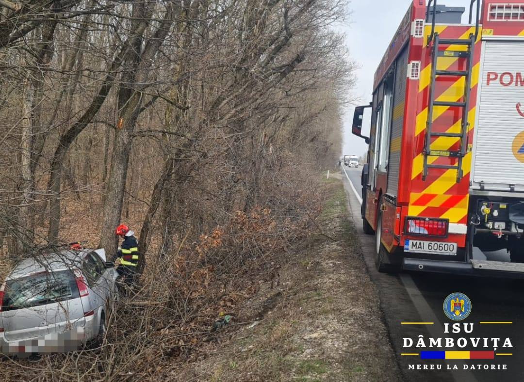 You are currently viewing Accident rutier pe DN 72, în localitatea Picior de Munte! Un autoturism a ieșit de pe partea carosabilă și a ajuns în pădure!
