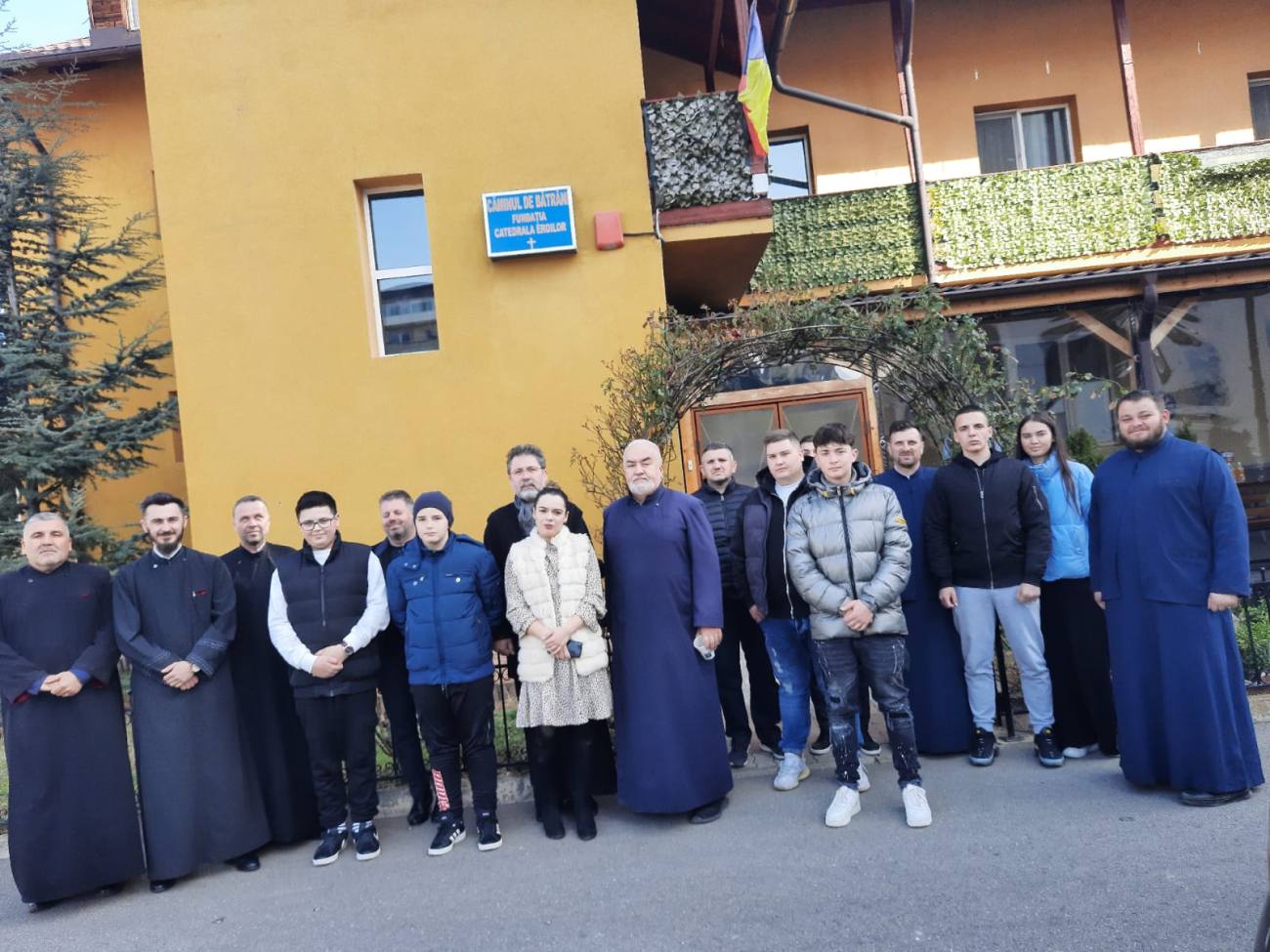 You are currently viewing DARURI DIN PARTEA BISERICII PENTRU CĂMINUL DE BĂTRÂNI FUNDAȚIA ”CATEDRALA EROILOR” DIN TÂRGOVIȘTE