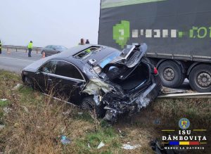 Read more about the article Accident rutier pe A1, km 49, pe sensul spre Pitești! Un autotren și un autoturism au intrat în coliziune!