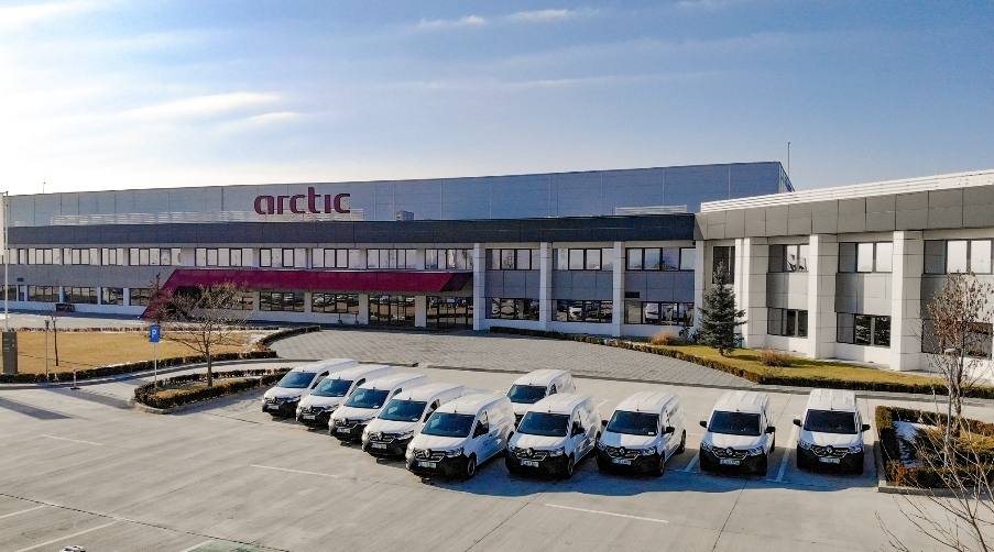 You are currently viewing Arctic introduce vehicule utilitare 100% electrice în flota auto destinată rețelei de service-uri