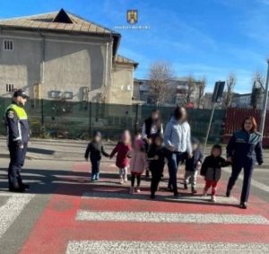 Read more about the article Activități informativ-preventive, susținute de polițiștii dâmbovițeni, dedicate preșcolarilor
