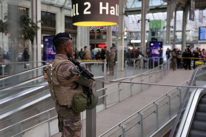 You are currently viewing Un bărbat a înjunghiat trei persoane în Gare de Lyon din Paris