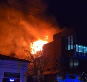 Read more about the article Incendiu puternic la un restaurant din Pitești