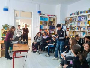 Read more about the article O lume de cunoștințe interactive pentru elevii din Aninoasa, în cadrul porgramului „Leul Zburător”
