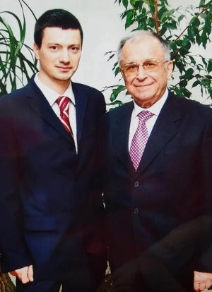 Read more about the article Emisiune specială pregătită de Ionuț Vulpescu, cu Ion Iliescu drept interlocutor la Avangarda