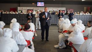 Read more about the article Nicolae Ciucă s-a întâlnit cu antreprenorii români din Spania
