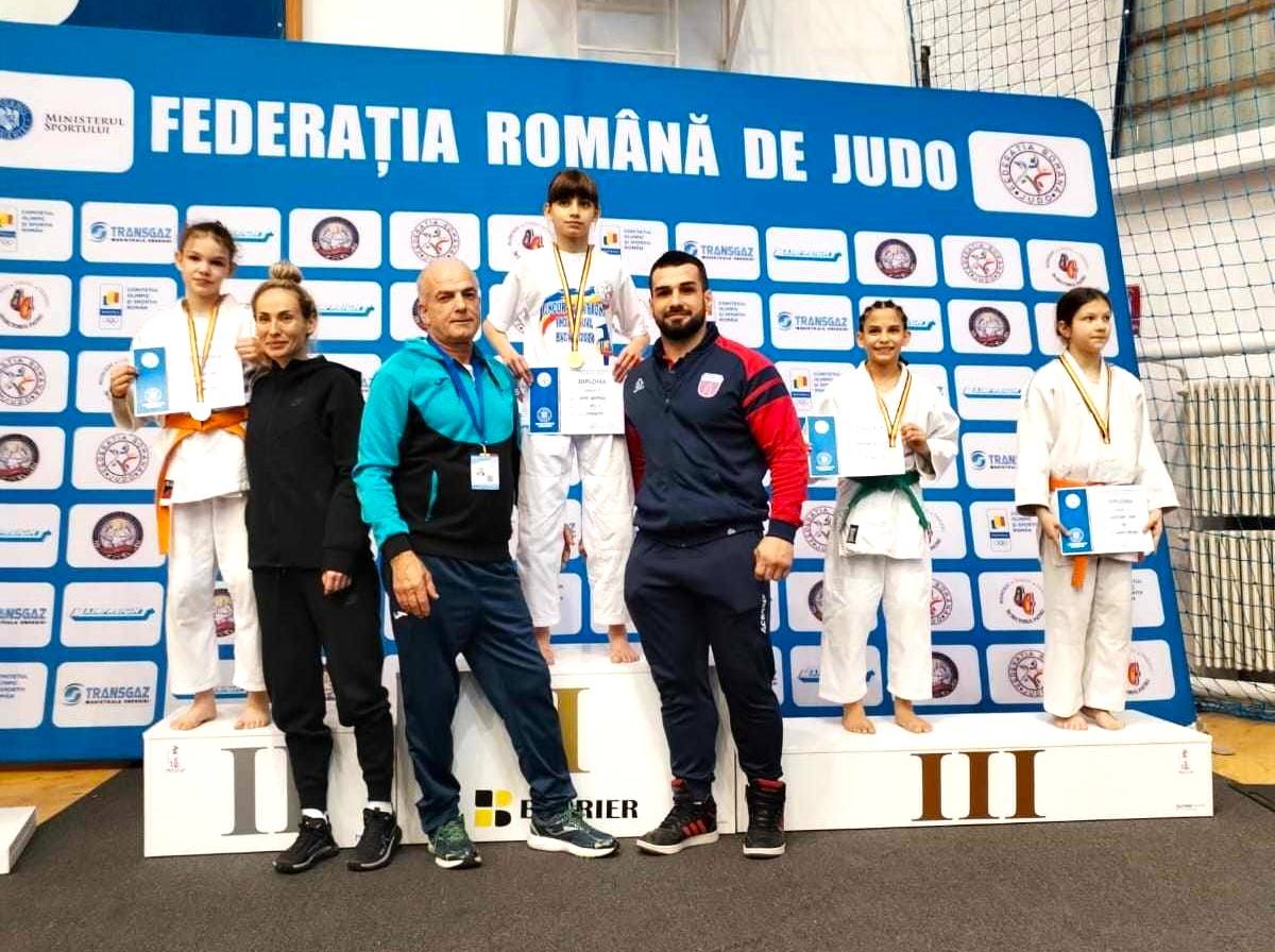 You are currently viewing Andrada Dinu, de la CS Târgoviște, medaliată cu aur la Campionatul Național de judo U14