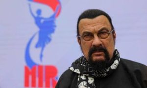 Read more about the article Actorul american Steven Seagal le-a vizitat pe victimele atacului terorist de la Moscova