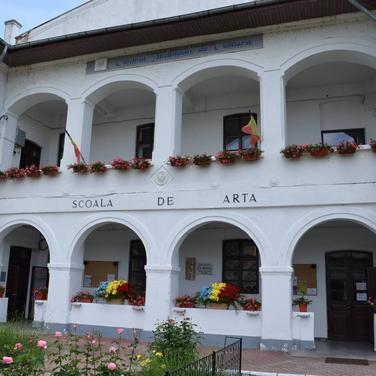 You are currently viewing Sesiune de atestare a meșterilor populari – Centrul Județean de Cultură Dâmbovița