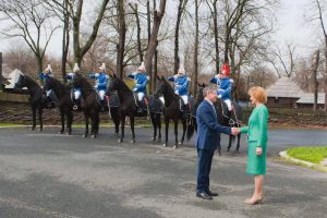 Read more about the article Președintele Parlamentului Republicii Moldova s-a întâlnit cu Custodele Coroanei Române la Palatul Elisabeta