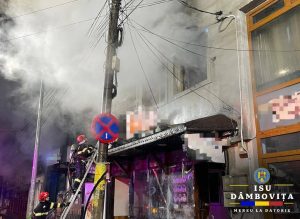 Read more about the article Noaptea trecută, o casă din municipiul Târgoviște a luat foc! Pompierii au intervenit!