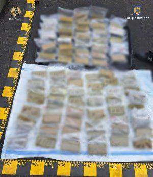 Read more about the article DÂMBOVIȚA: BĂRBAT PRINS ÎN FLAGRANT DELICT, ÎNTR-UN CAZ DE TRAFIC DE DROGURI DE RISC ȘI DE MARE RISC