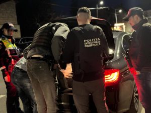 Read more about the article Verificări și razii ale polițiștilor dâmbovițeni, în localitățile Mătăsaru, Valea Mare și Petrești! Peste 100 de sancțiuni au fost aplecate pentru nereguli de circulație