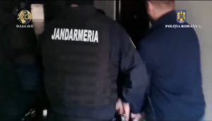 Read more about the article VIDEO! MINOR DIN DÂMBOVIȚA, REȚINUT PENTRU TRAFIC DE DROGURI DE RISC
