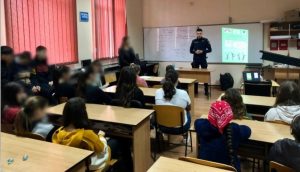 Read more about the article Activități desfășurate de polițiști, dedicate prevenirii victimizării minorilor, la Școala gimnazială din Pucheni și Școala Gimnazială nr 1- Moreni