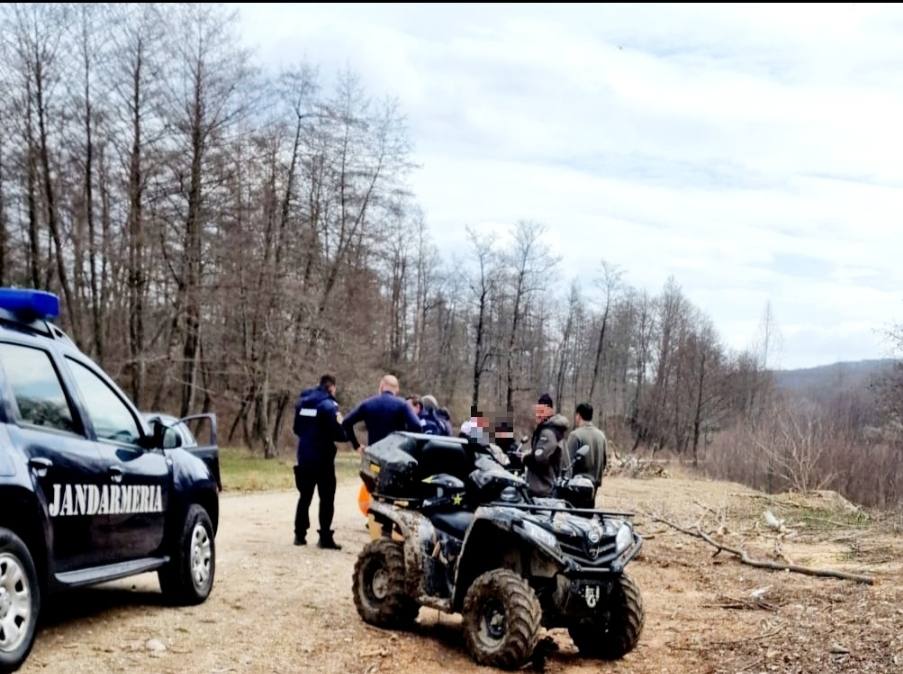 You are currently viewing Pasionați de ATV-uri depistați de jandarmi în fondul forestier al localităților Cândești și Tătărani