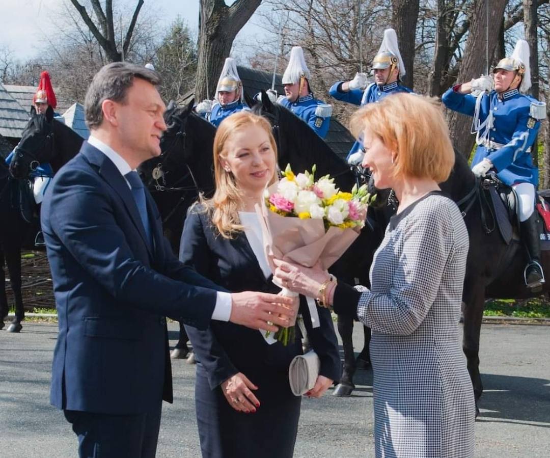 You are currently viewing Prim-ministrul Republicii Moldova s-a întâlnit cu Custodele Coroanei Române la Palatul Elisabeta