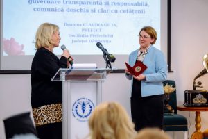 Read more about the article Zeci de dâmbovițence de succes au fost onorate, ieri, la Gala Leadership-ului Feminin, organizată de CCIA Dâmbovița