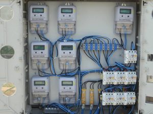 Read more about the article ANRE condiţionează racordarea prosumatorilor la reţeaua electrică de instalarea unui al doilea contor