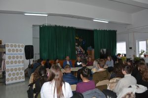 Read more about the article Polițiști și studenți au participat la o activitate interactivă, de prevenire a victimizării tinerilor