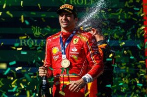 Read more about the article Carlos Sainz a câștigat Marele Premiu de Formula 1 al Australiei