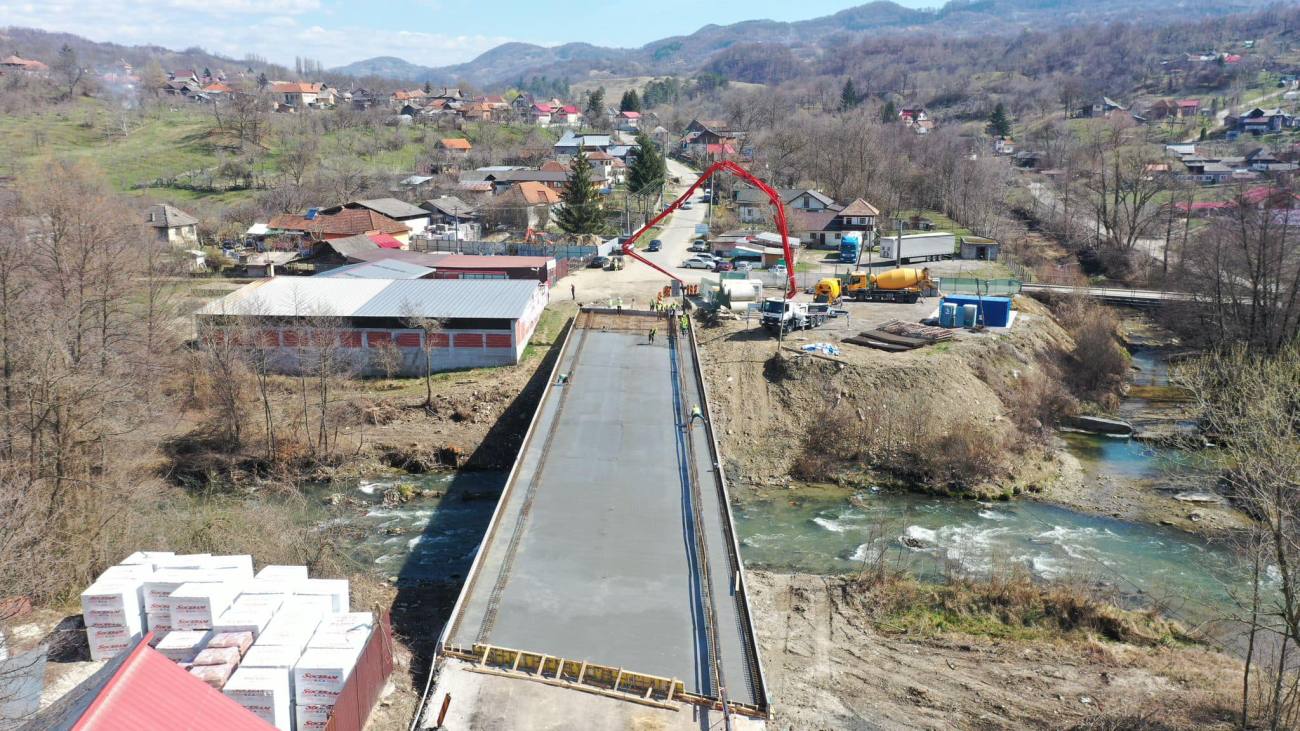 You are currently viewing Proiectul de reabilitare și modernizare a drumului județean DJ 724 Malu cu Flori – Pucheni se derulează în ritm susținut