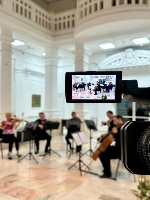 Read more about the article Armonii de primăvară, în această după-amiază, la Muzeul de Istorie