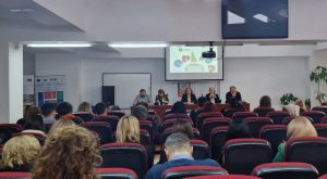 Read more about the article Prefectul județului Dâmbovița, discuții cu directorii pe tema violenței în școli, „o rană în inima educației, o traumă care distruge încrederea și îngrădește visurile”