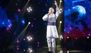Read more about the article Arsenie Țiple, elev al clasei de canto a Școlii Populare de Arte „Octav Enigărescu” și fiul a doi artiști consacrați, apreciat la Românii au talent