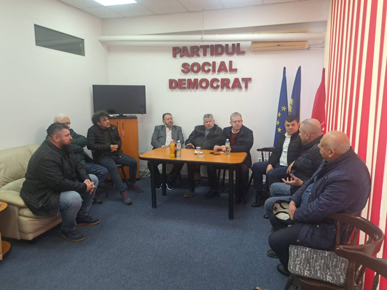 You are currently viewing Problemele comunității rome, dezbătute la sediul PSD Titu